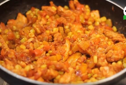 Фото шага рецепта Кесадилья с курицей и с чеддером 39152 шаг 2  