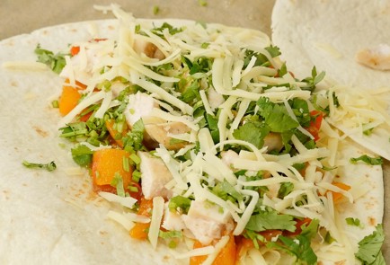 Фото шага рецепта Кесадилья с курицей 92551 шаг 9  