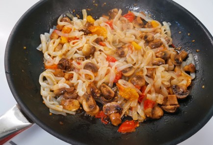 Фото шага рецепта Кетопаста с беарнским соусом 175518 шаг 11  