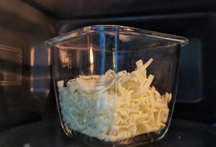 Фото шага рецепта Кетопицца Маргарита 174660 шаг 2  