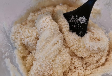 Фото шага рецепта Кетопицца Маргарита 174660 шаг 3  