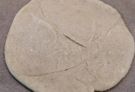 Фото шага рецепта Кетопицца Маргарита 174660 шаг 4  