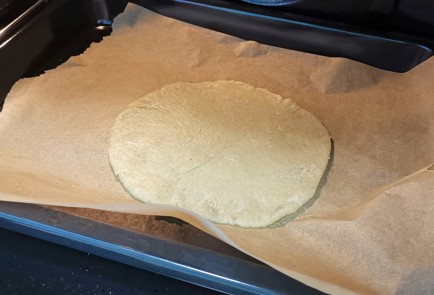 Фото шага рецепта Кетопицца Маргарита 174660 шаг 5  