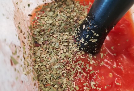 Фото шага рецепта Кетопицца Маргарита 174660 шаг 8  