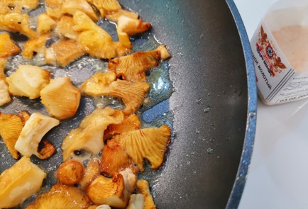 Фото шага рецепта Кетоспагетти с лисичками 186835 шаг 6  