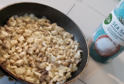 Фото шага рецепта Кетовафли с грибами 174869 шаг 4  