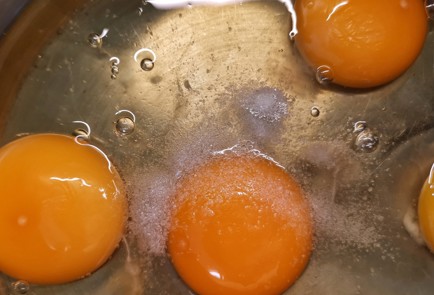 Фото шага рецепта Кетоблины на кефире 152648 шаг 2  