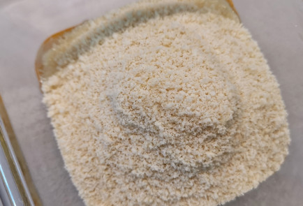 Фото шага рецепта Кетобулочки из миндальной муки 151707 шаг 2  