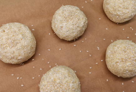 Фото шага рецепта Кетобулочки с кунжутом 151993 шаг 9  