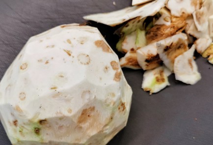 Фото шага рецепта Кетогарнир из корня сельдерея 153087 шаг 1  