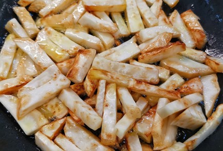 Фото шага рецепта Кетогарнир Картофель фри с соусом дорблю 173355 шаг 9  