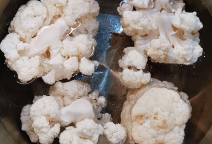 Фото шага рецепта Кетопюре с горошком и крапивой 153009 шаг 1  