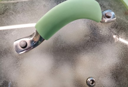 Фото шага рецепта Кетопюре с горошком и крапивой 153009 шаг 3  