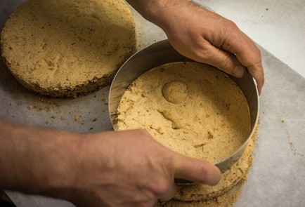 Фото шага рецепта Киевский торт 173835 шаг 10  