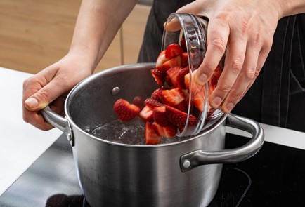 Фото шага рецепта Кисель из клубники с лаймом и мятой 175614 шаг 4  