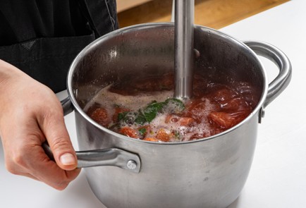 Фото шага рецепта Кисель из клубники с лаймом и мятой 175614 шаг 6  