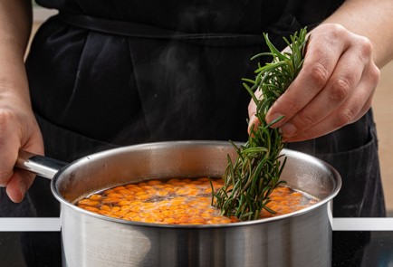 Фото шага рецепта Кисель из облепихи с розмарином 175616 шаг 3  