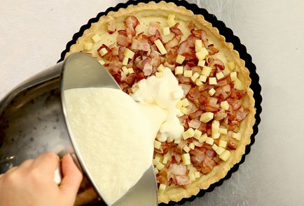 Фото шага рецепта Киш лорен со сметаной 53710 шаг 6  