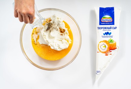 Фото шага рецепта Киш с красной рыбой креветками и лукомпореем 188036 шаг 12  