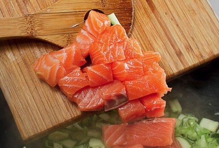 Фото шага рецепта Киш с лукомпореем цукини и семгой 25449 шаг 4  