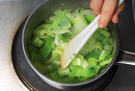 Фото шага рецепта Киш с лукомпореем 29620 шаг 2  