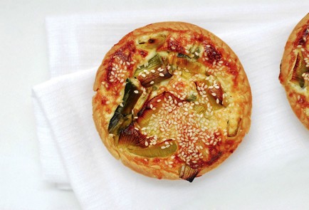 Фото шага рецепта Киш с лукомпореем 29620 шаг 5  