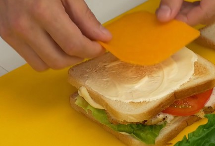 Фото шага рецепта Клабсэндвич 136855 шаг 7  