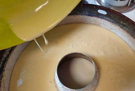 Фото шага рецепта Клафути с вишней клубникой и мороженым 188918 шаг 11  