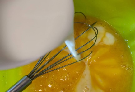 Фото шага рецепта Клафути с вишней клубникой и мороженым 188918 шаг 6  