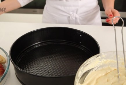 Фото шага рецепта Классическая шарлотка 21916 шаг 3  