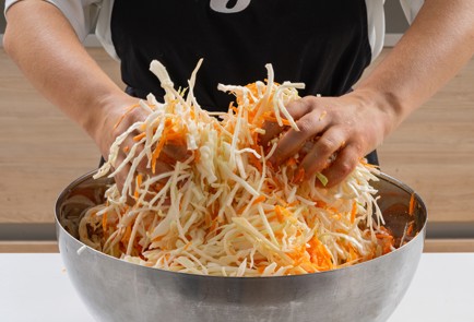 Фото шага рецепта Классическая хрустящая квашеная капуста 174405 шаг 5  