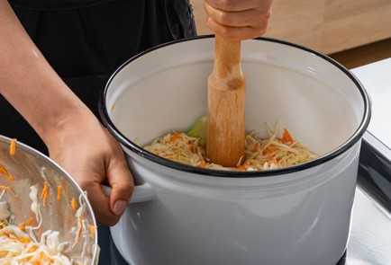 Фото шага рецепта Классическая хрустящая квашеная капуста 174405 шаг 6  