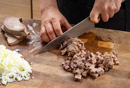 Фото шага рецепта Классическая окрошка на квасе 189003 шаг 4  