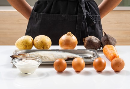 Фото шага рецепта Классическая селедка под шубой 187590 шаг 1