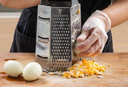 Фото шага рецепта Классическая селедка под шубой 187590 шаг 7