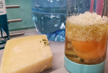 Фото шага рецепта Классический соус к салатам с лимонным соком 151280 шаг 5