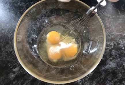 Фото шага рецепта Классические блины 140749 шаг 1  