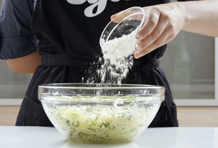 Фото шага рецепта Классические оладьи из кабачков 152672 шаг 7  