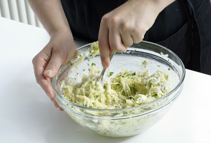 Фото шага рецепта Классические оладьи из кабачков 152672 шаг 8  