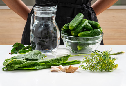 Фото шага рецепта Классические соленые огурцы 189910 шаг 1  