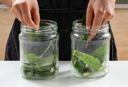 Фото шага рецепта Классические соленые огурцы 189910 шаг 3  