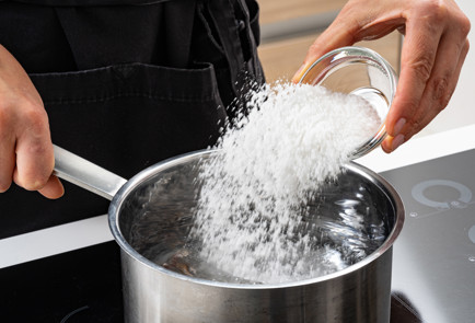 Фото шага рецепта Классические соленые огурцы 189910 шаг 6  