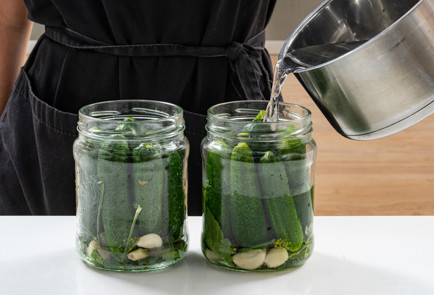 Фото шага рецепта Классические соленые огурцы 189910 шаг 7  