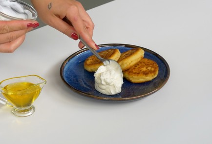 Фото шага рецепта Классические сырники 151265 шаг 10  