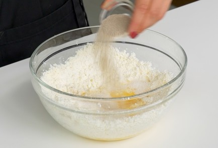 Фото шага рецепта Классические сырники 151265 шаг 3  