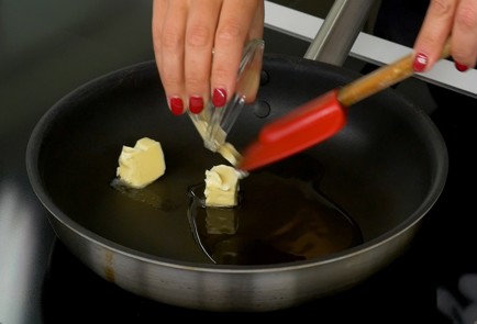 Фото шага рецепта Классические сырники 151265 шаг 7  