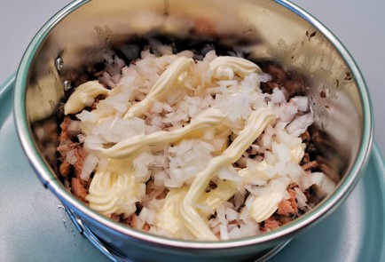 Фото шага рецепта Классический салат Мимоза 16807 шаг 2