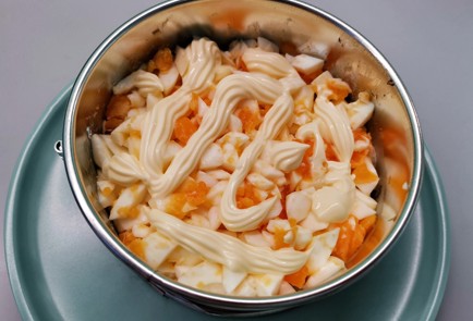 Фото шага рецепта Классический салат Мимоза 16807 шаг 3