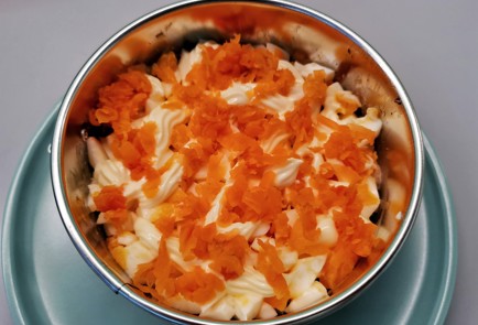 Фото шага рецепта Классический салат Мимоза 16807 шаг 4