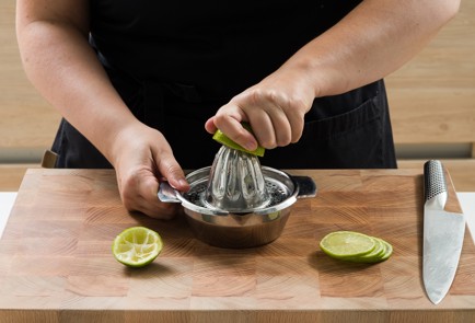 Фото шага рецепта Классический безалкогольный мохито 152548 шаг 2  